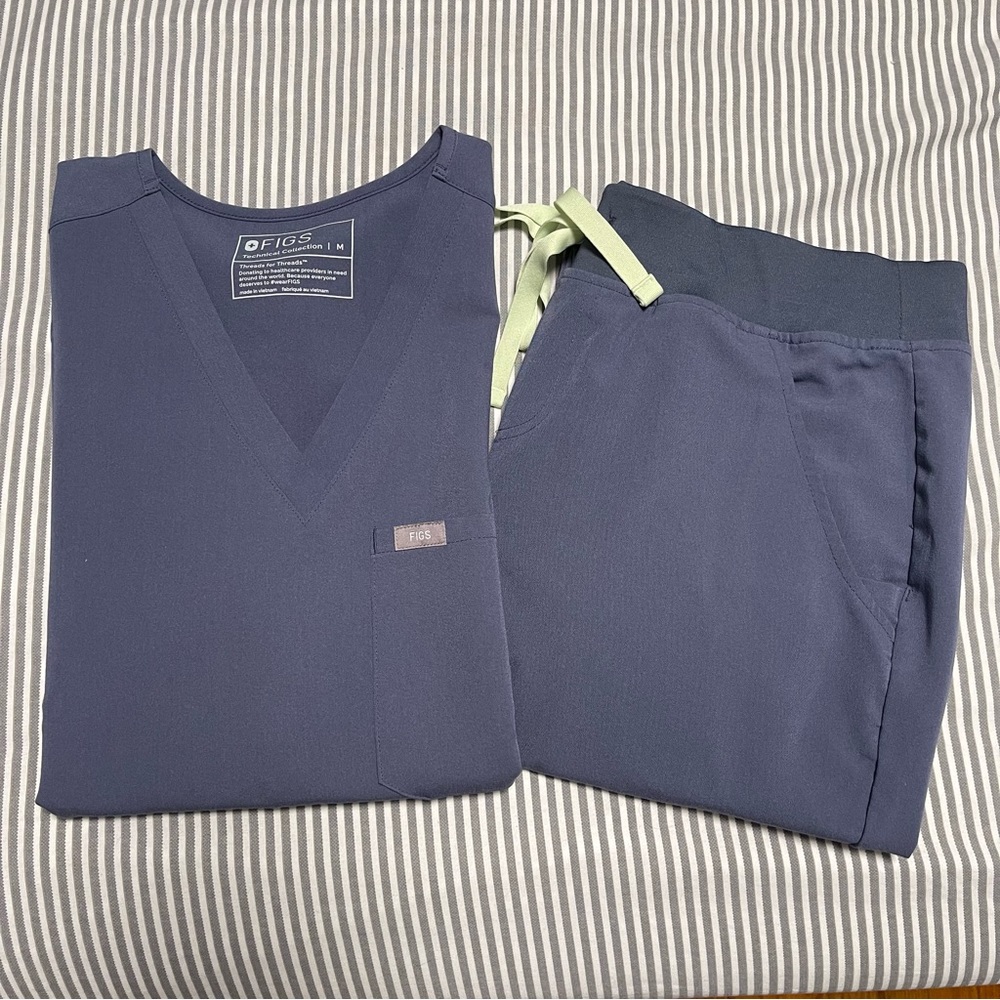Space Navy FIGS medium scrubs set